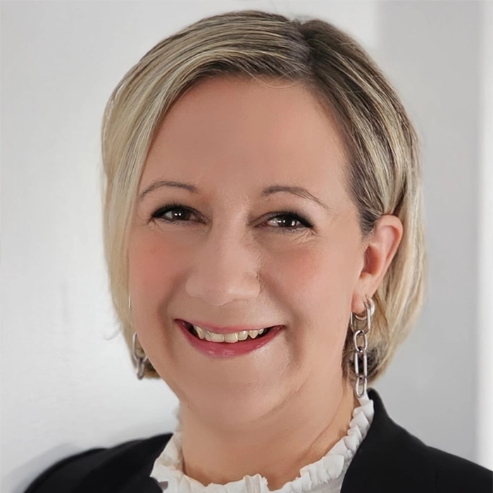 Portrait der Inhaberin Sabine Hahn.